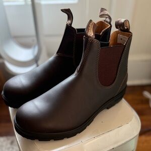 Blundstone 550 Elastic Sided Chelsea Boot in Walnut unisex 
Men’s 9.5 Womens 11